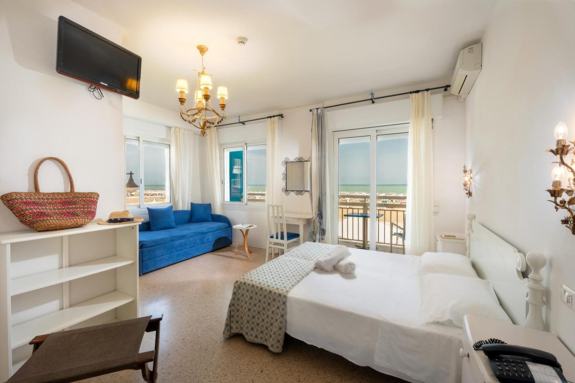 Hotel Tizian Beach Caorle Exterior photo