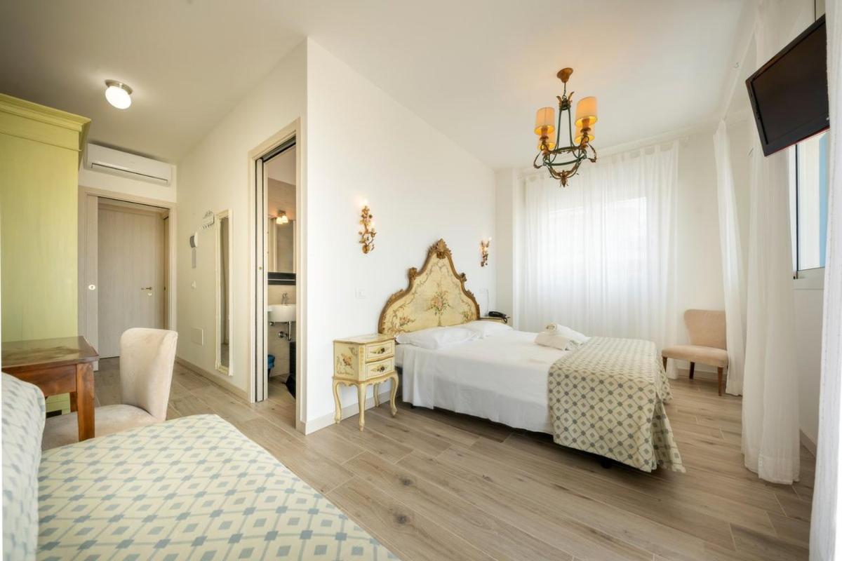 Hotel Tizian Beach Caorle Exterior photo