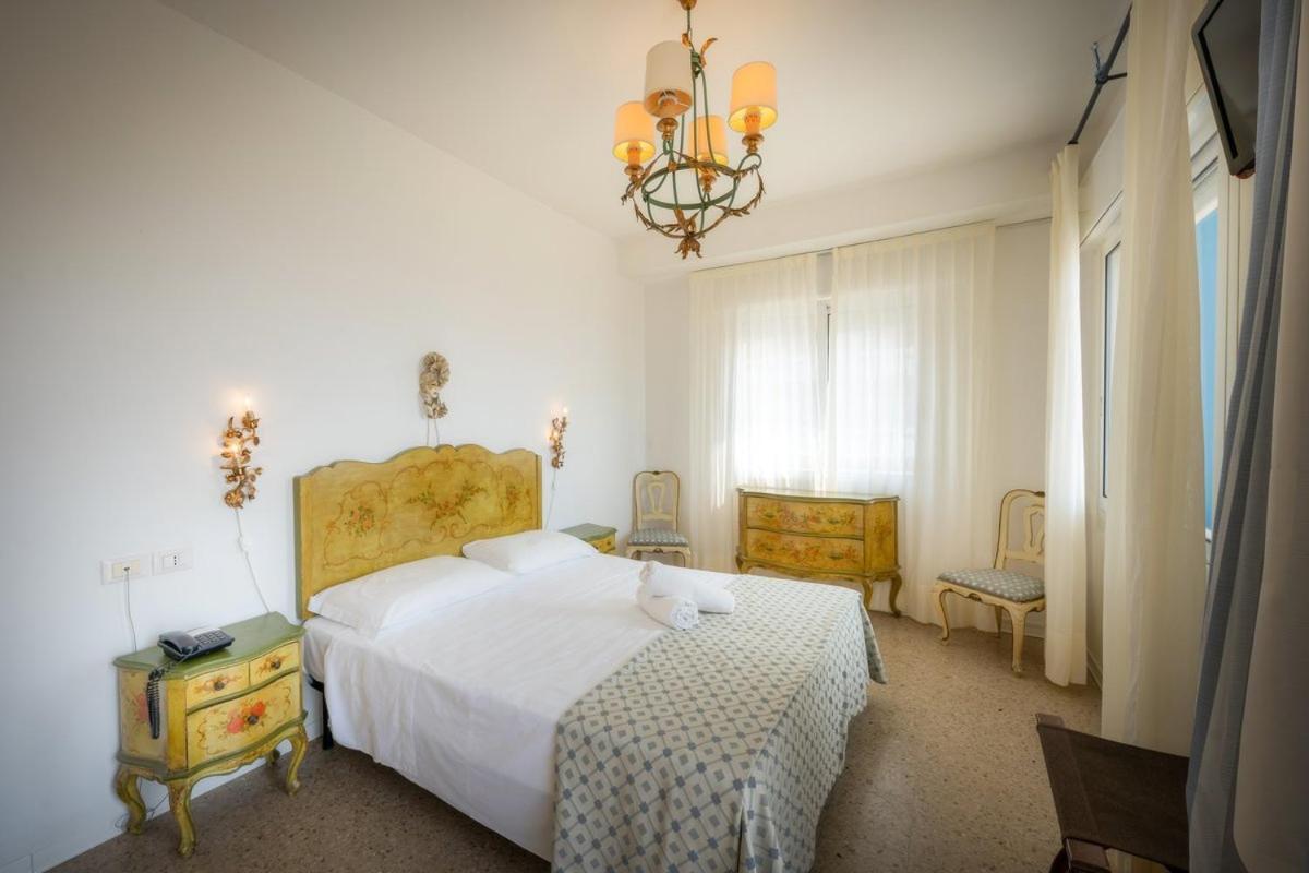 Hotel Tizian Beach Caorle Exterior photo