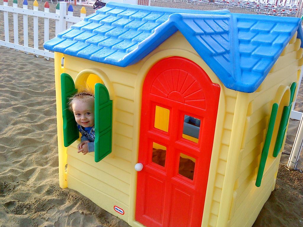 Hotel Tizian Beach Caorle Exterior photo
