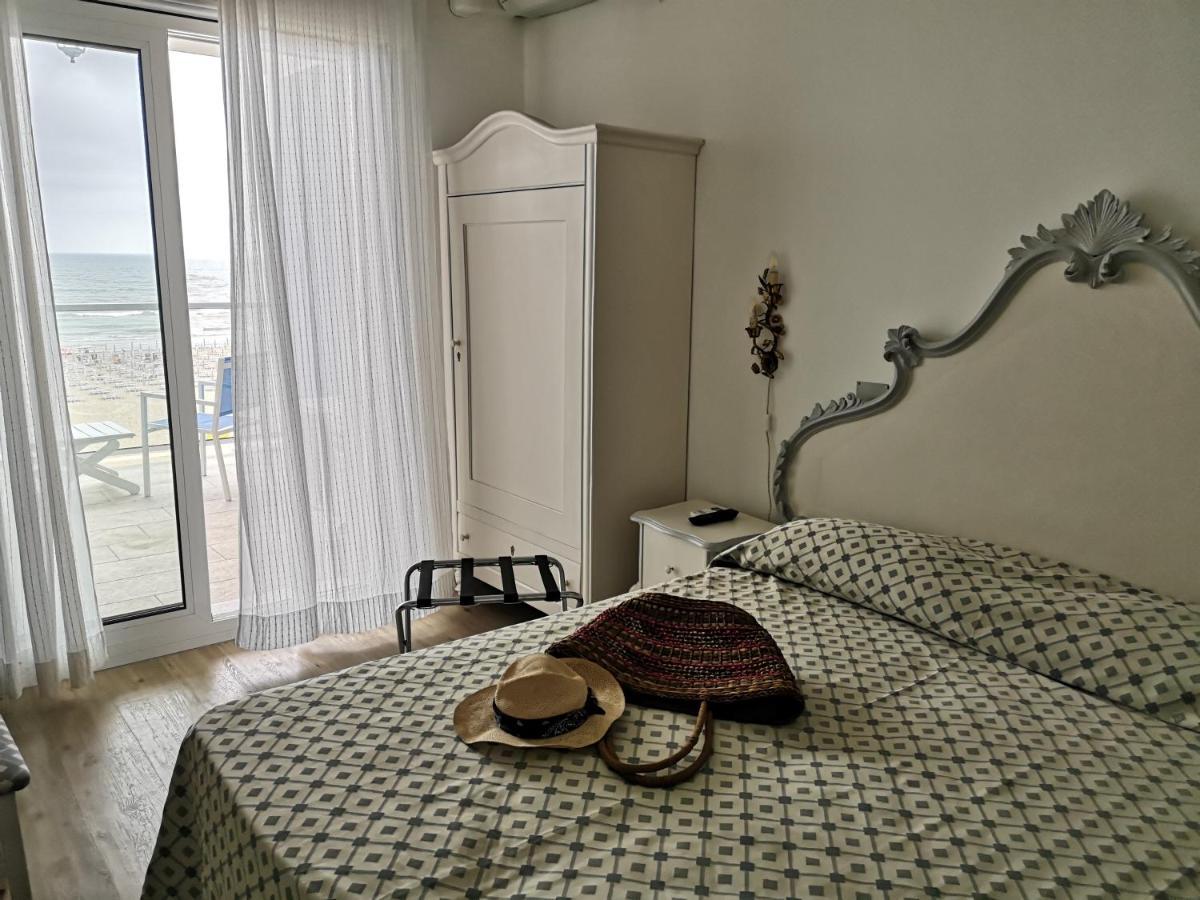 Hotel Tizian Beach Caorle Exterior photo