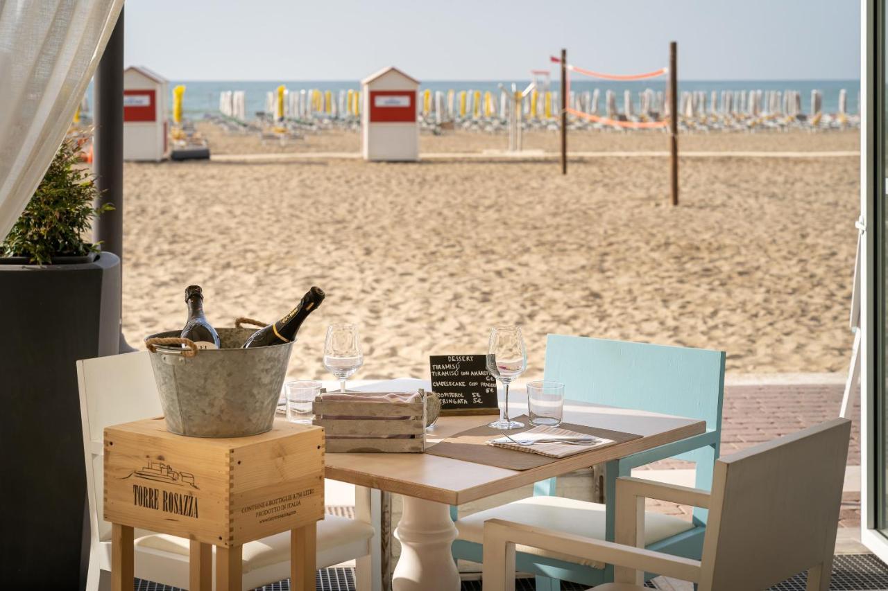 Hotel Tizian Beach Caorle Exterior photo